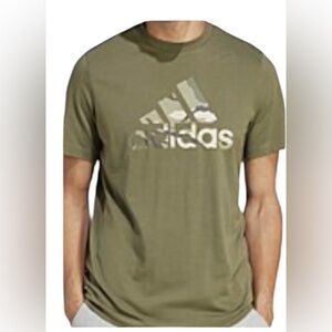 NWT Adidas Essentials men’s Medium regular fit short sleeve green logo Tee shirt